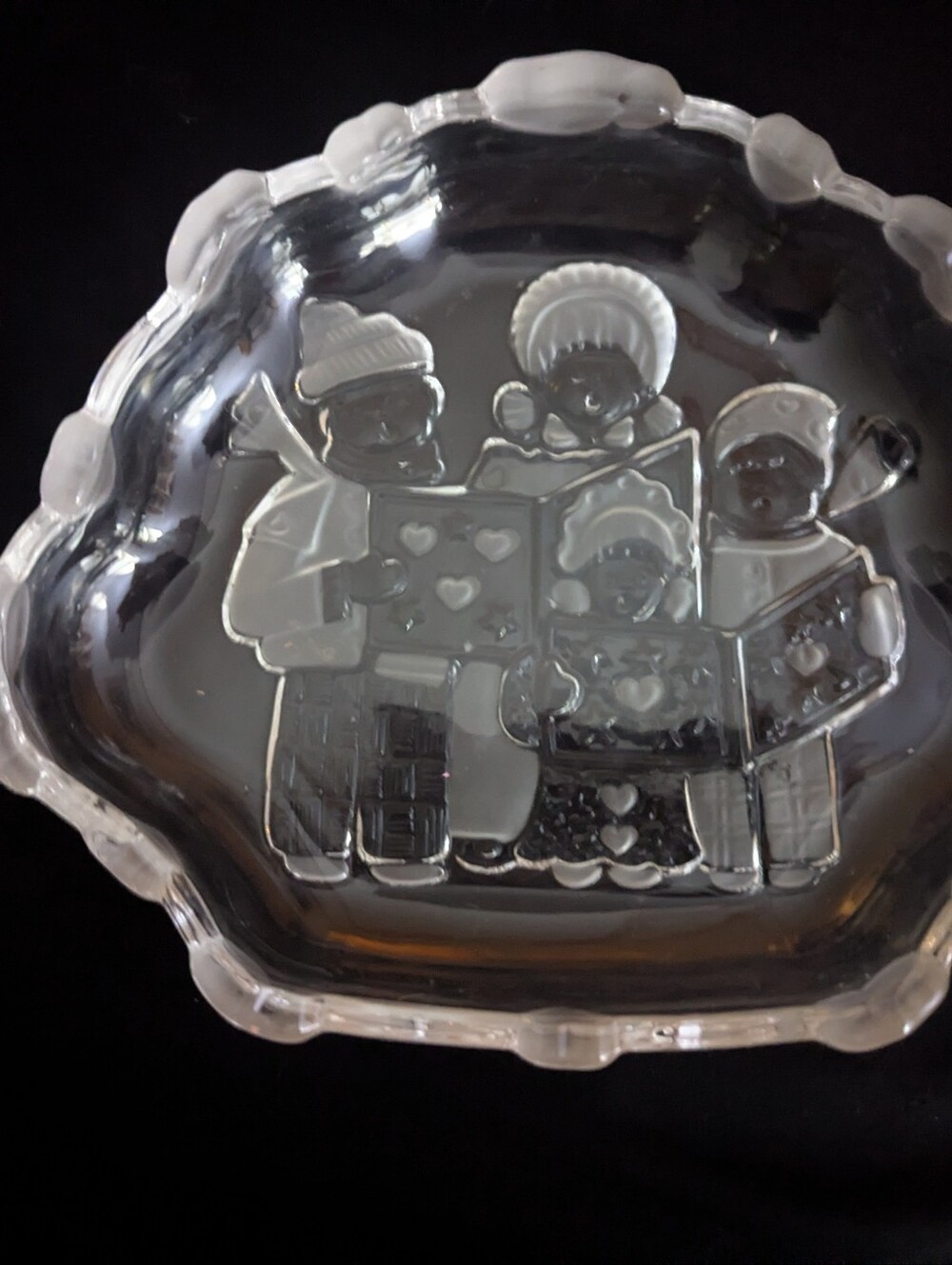 Carolers Dish